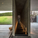 BoonDesign Residence C 14 - Blind House: Căn biệt thự hiện đại tường b&ecirc; t&ocirc;ng y&ecirc;n tĩnh để thiền v&agrave; l&agrave;m việc