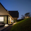 BoonDesign Residence C 23 - Blind House: Căn biệt thự hiện đại tường b&ecirc; t&ocirc;ng y&ecirc;n tĩnh để thiền v&agrave; l&agrave;m việc
