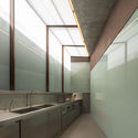 BoonDesign Residence C 53 - Blind House: Căn biệt thự hiện đại tường b&ecirc; t&ocirc;ng y&ecirc;n tĩnh để thiền v&agrave; l&agrave;m việc
