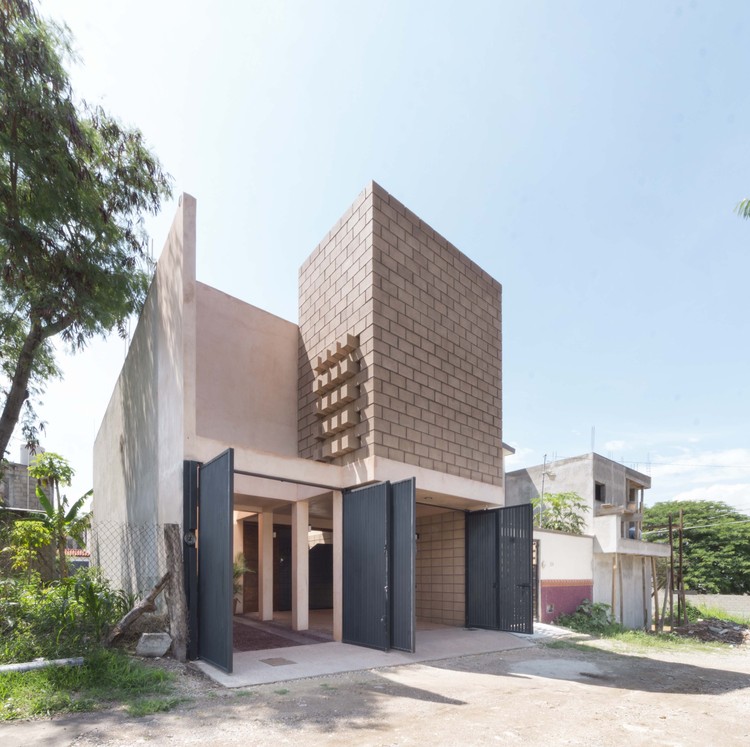 House 961 / Apaloosa Estudio de Arquitectura y Diseño - Exterior Photography, Houses, Facade, Door