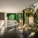 Casa VITR / Archetonic - Fotografía interior, Casas, Patio interior, Fachada, Puerta, Sillas