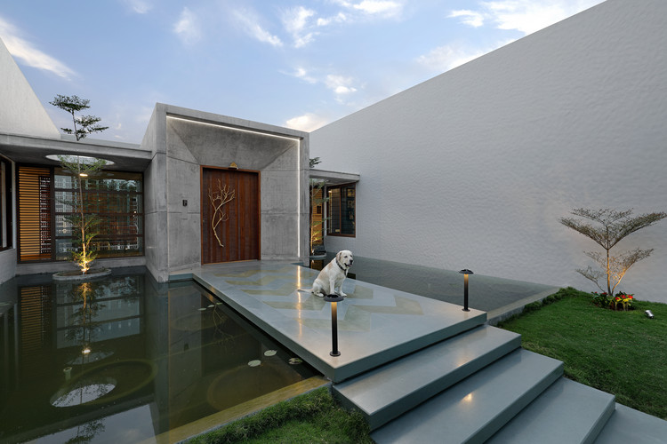 Dr. Nene’s Residence / Dipen Gada and Associates - Exterior Photography, Windows, Facade, Handrail, Deck, Courtyard, Patio