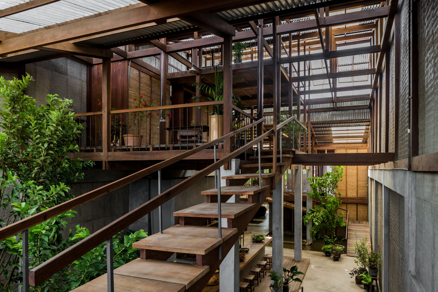 Gallery of How to Incorporate Gardens in Home Design - 29