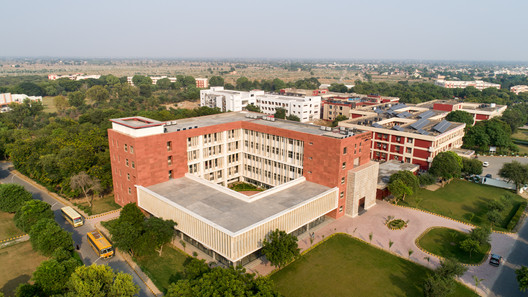 Vidya Devi Jindal Paramedical College / SpaceMatters - Exterior Photography