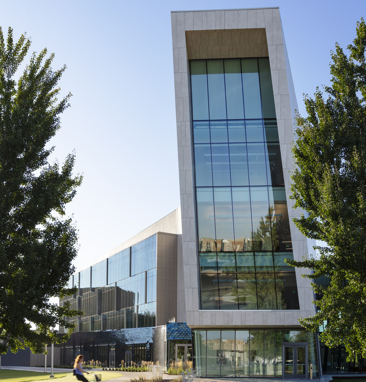 博伊西州立大学视觉艺术中心  / HGA + Lombard Conrad - 更多图片