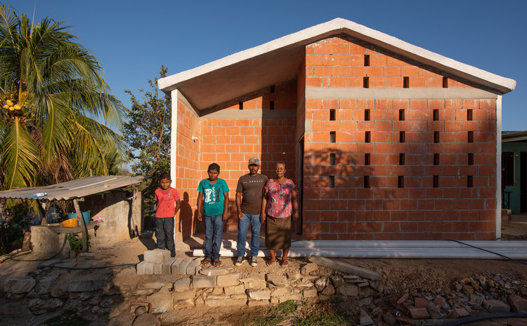 Social Housing in Pinotepa Nacional / HDA: Hector Delmar Arquitectura + M+N Diseño - Exterior Photography, Brick, Concrete