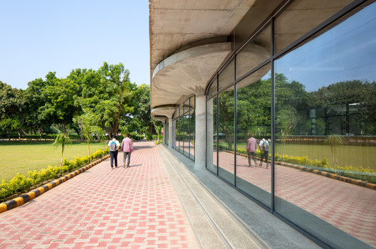 Vidya Devi Jindal Paramedical College / SpaceMatters - Exterior Photography, Concrete