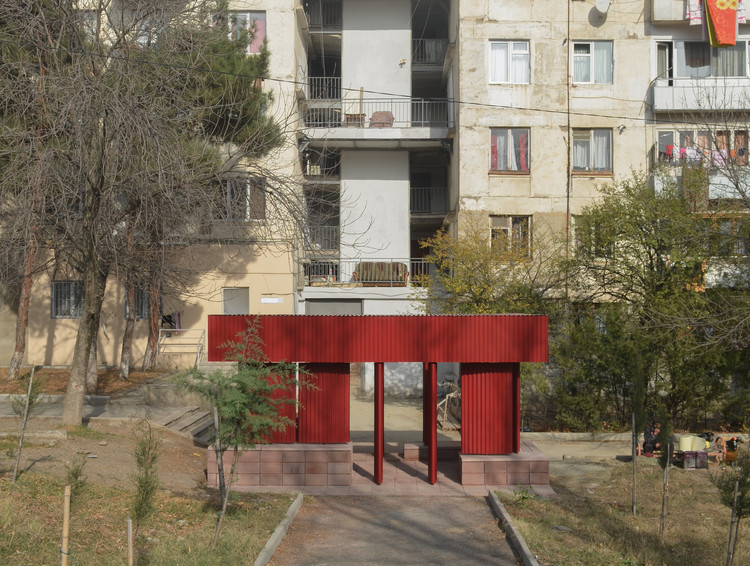 8-23-VI红色岗亭 / Medium - 更多图片