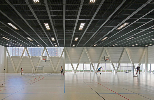 Architecture and Sports: 16 Gymnasiums Around the World Architecture and Sports: 16 Gymnasiums Around the World - Image 7 of 19