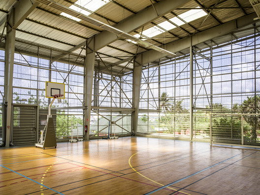 Architecture and Sports: 16 Gymnasiums Around the World Architecture and Sports: 16 Gymnasiums Around the World - Image 16 of 19