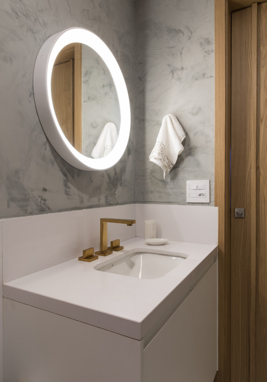 Apartamento LIVI / Plure Arquitetura  - Fotografia de Interiores, Banheiro, Pia, Bacia Sanitária