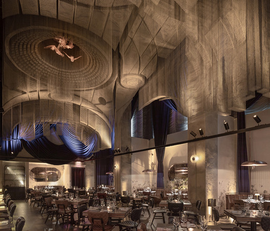Fillmore Sculpture at Cathédrale Restaurant / Tresoldi Studio - Interior Photography