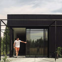 Casas de metal en Argentina: 10 proyectos con revestimiento exterior de chapa  - Image 1 of 4
