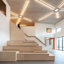 Basisschool Veerkracht / Studio Ard Hoksbergen + Studioninedots - Interior Photography, Sustainability, Stairs, Beam