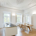 Apartment in Largo do Carmo / Aurora Arquitectos - Interior Photography, Kitchen, Windows, Table, Chair