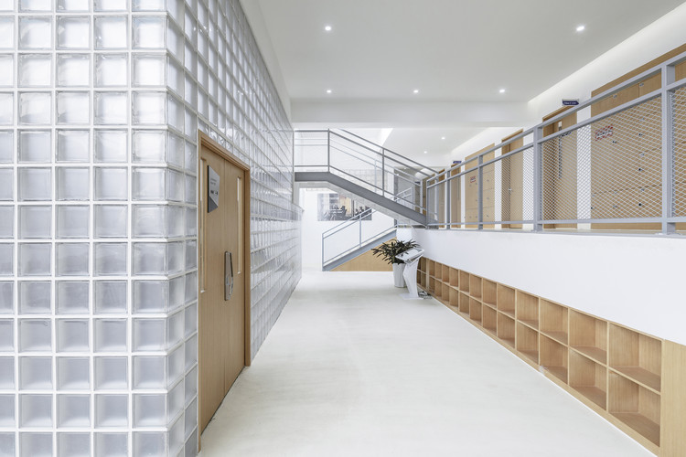 Discussion space. Image © Weiqi Jin