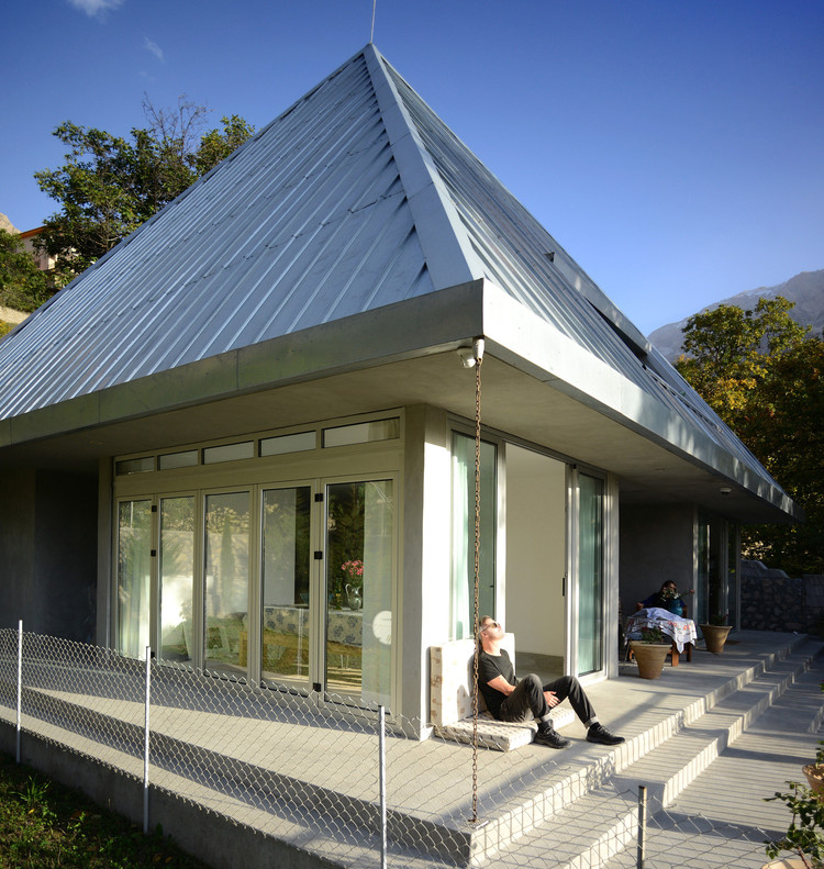 Tara Villa / ZAV Architects - More Images