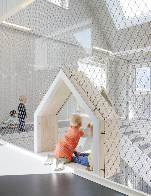 Indoor Playgrounds: Playful Architecture at Home - Image 3 of 13
