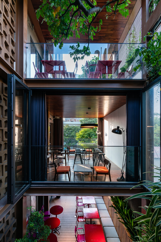 画廊 垂直的有机咖啡店 / G8A Architecture & Urban Planning + VUUV Architecture and ...