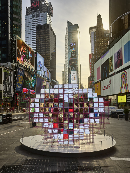 Heart Squared Installation, Designed by MODU and Eric Forman, Opens in Times Square - Image 6 of 8