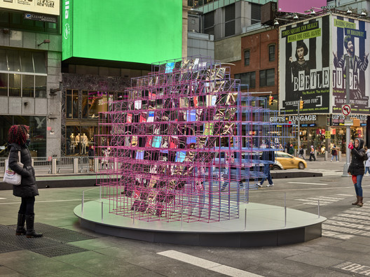 Heart Squared Installation, Designed by MODU and Eric Forman, Opens in Times Square Heart Squared Installation, Designed by MODU and Eric Forman, Opens in Times Square - Image 4 of 8