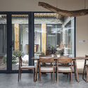 “福”字院，百年四合院的重生 / CCDI卝智室内设计 - 室内图, 餐厅, 椅子, 玻璃