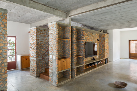 Polished Concrete Floors: 25 Projects that Combine Aesthetics, Durability, and Ease of Execution Polished Concrete Floors: 25 Projects that Combine Aesthetics, Durability, and Ease of Execution - Image 12 of 29