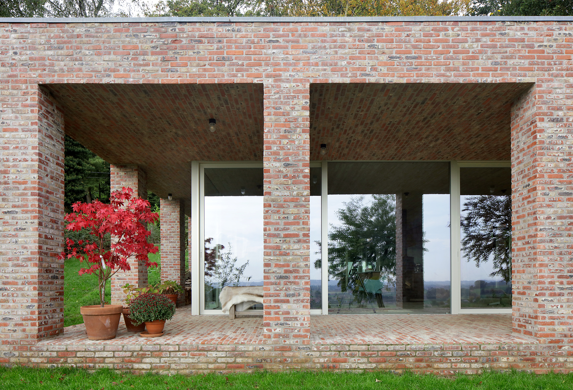 Studio Okami Gallery of Sloped Villa / Studio Okami Architects - 9