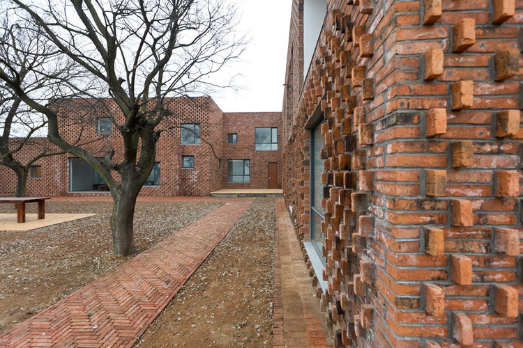 9 Projects that Demonstrate the Versatility of Brick Floor - Image 7 of 10