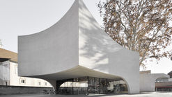 TreeHugger Tourist Information Office / MoDusArchitects