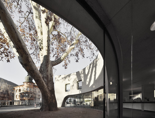 TreeHugger Tourist Information Office / MoDusArchitects - Interior Photography, Concrete, Arch