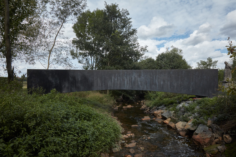 How Black Concrete is Made (and its Application in 7 Projects) - Image 9 of 11