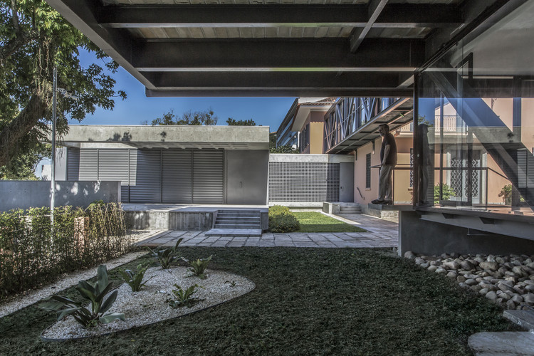 Residence S / Biselli Katchborian Arquitetos - Exterior Photography, Garden, Concrete