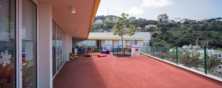 Jardín infantil Arslanian con techo verde / Studio Etienne Bastormagi + Meg Architects - Fotografía interior, Fachada