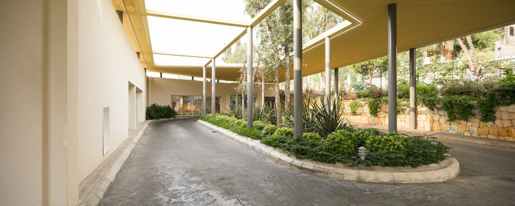 Jardín infantil Arslanian con techo verde / Studio Etienne Bastormagi + Meg Architects - Fotografía exterior