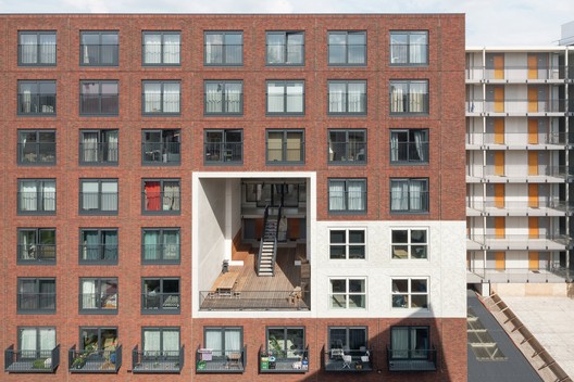 13 Residential Projects that Use Raw Brick Facades 13 Residential Projects that Use Raw Brick Facades - Image 3 of 14