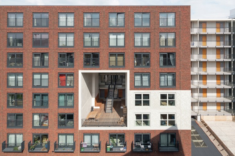 13 Residential Projects that Use Raw Brick Facades - Image 3 of 14