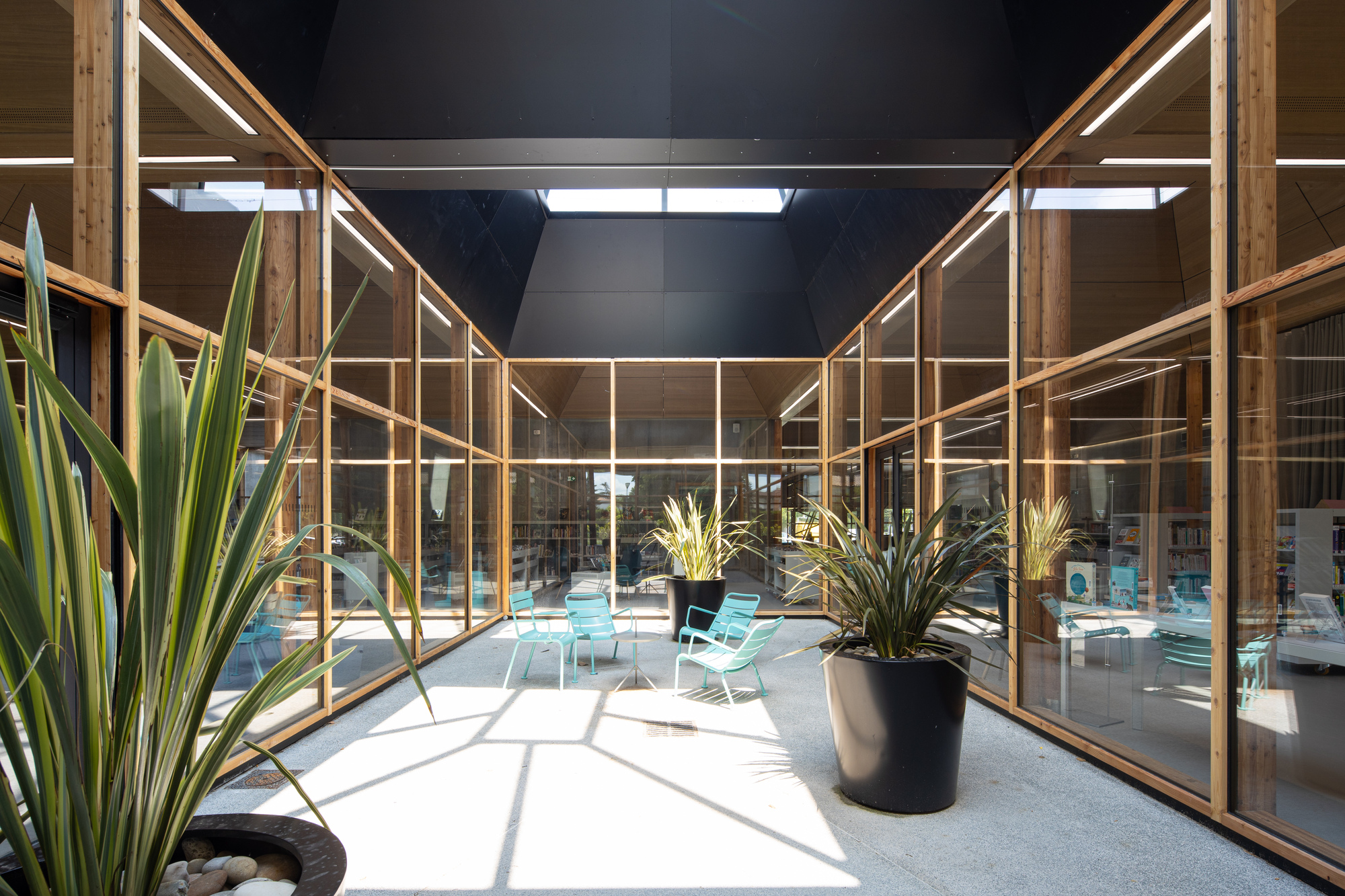 Galeria de Biblioteca Pierre Veilletet / atelier d'architecture King