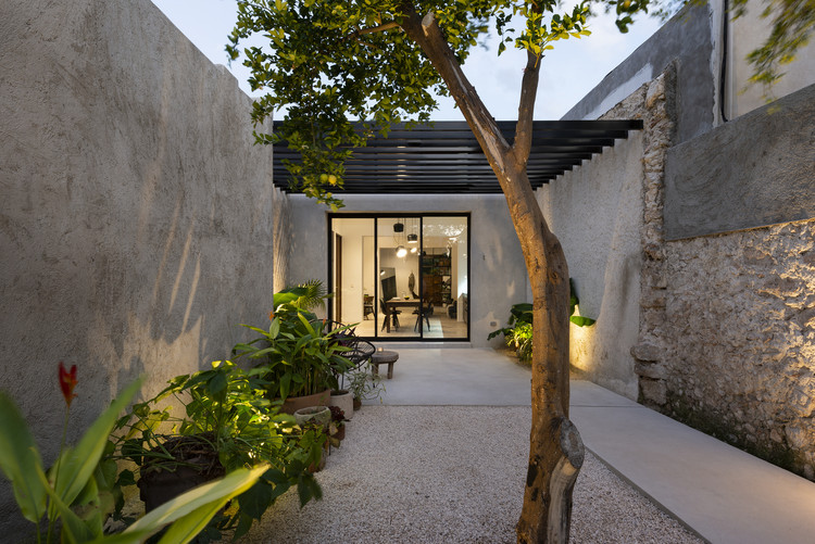 Loft on 72nd Street  / Nauzet Rodríguez - Exterior Photography, Door, Concrete, Courtyard