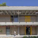 Instituto Integrado de Comércio Camilo Torres / CONTRAPUNTO Taller de Arquitectura - Fotografia de Exterior, Escolas, Porta