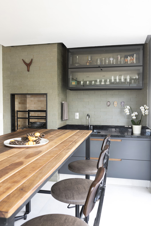 MM Perdizes 公寓 / Red Square Arquitetura MM Perdizes 公寓 / Red Square Arquitetura - 室内图, 厨房, 木头