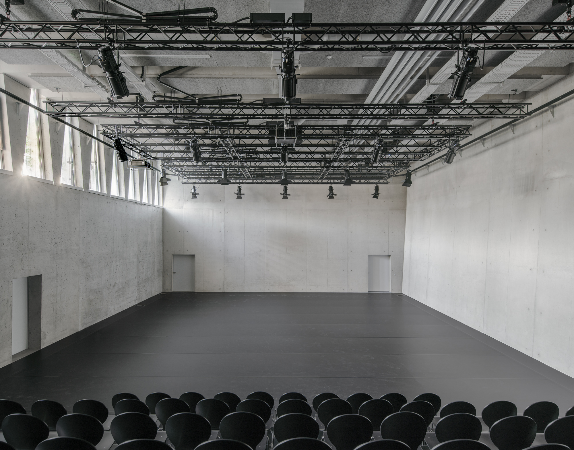 Gallery of Tanzhaus Zürich Cultural Center / Estudio Barozzi Veiga 8