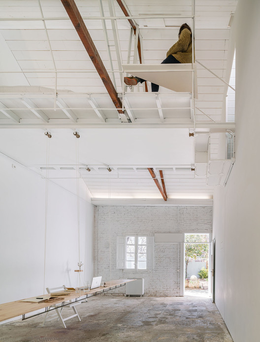 Artist Residence / Pía Mendaro - Interior Photography, Beam