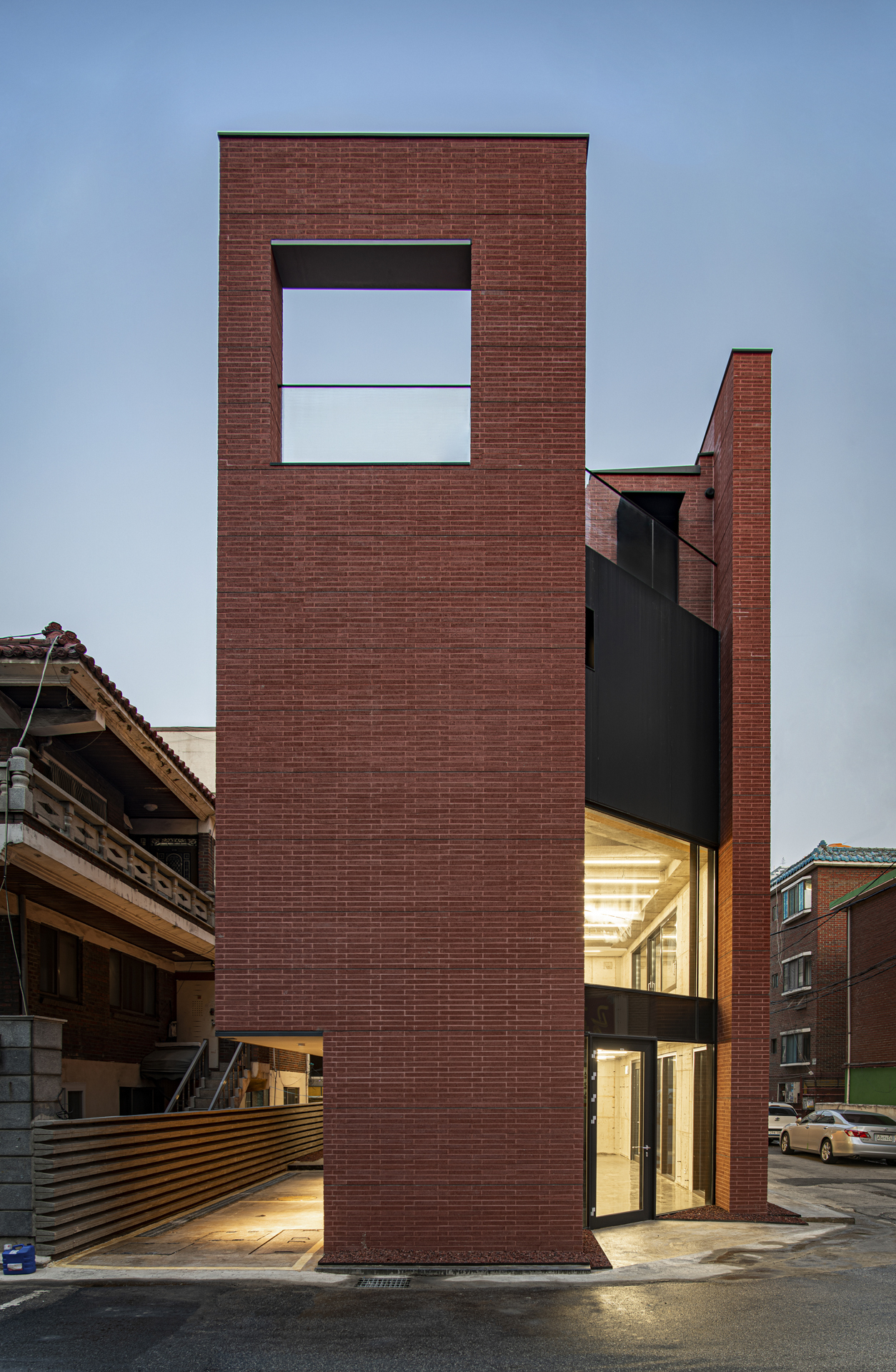 Gallery of Three Planes Five Layers Apartment Building / Shammah ...