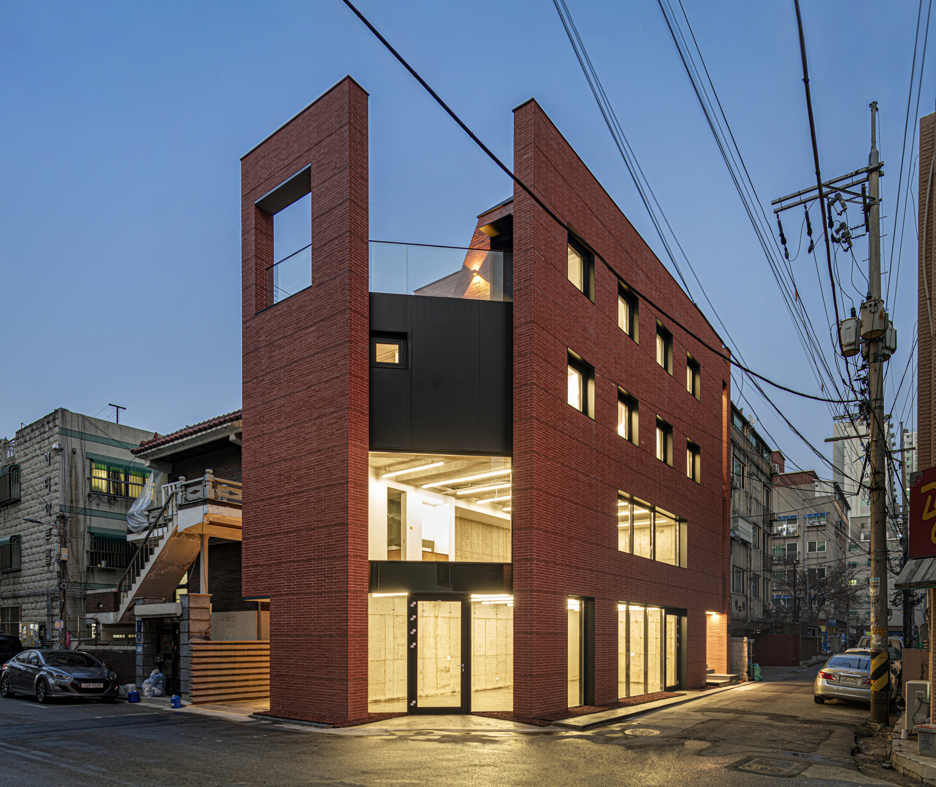 Gallery of Three Planes Five Layers Apartment Building / Shammah ...