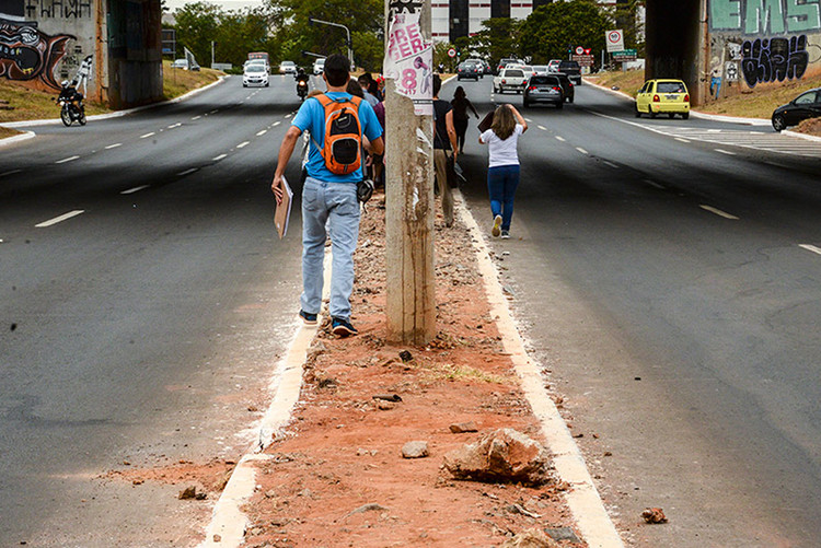 A no-man's land, Brazilian sidewalks reveal neglect of the pedestrian. - Featured Image