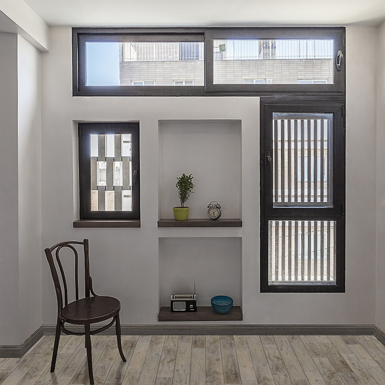 Rouzan Residential Building  / Seyed Hamed Jafari - Interior Photography, Windows, Chair