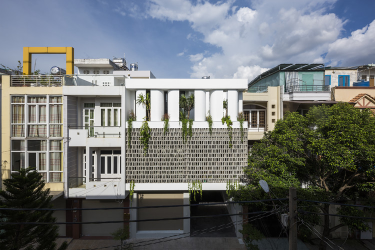 越南亲子之家，通风立面与室内庭园 / Khuon Studio - 建筑图, 别墅室内, 表皮