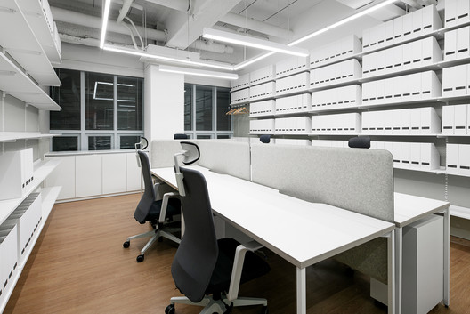 Oneday Dentistry Share Office / Design m4 - Interior Photography, Table, Windows, Chair, Shelving