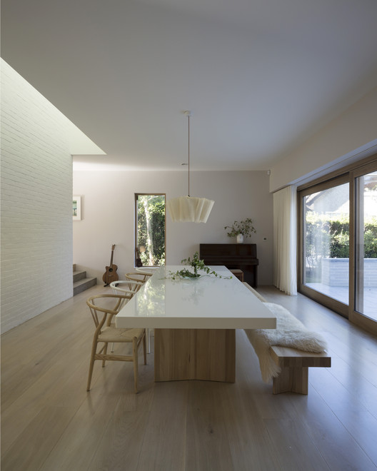 Dundrum House / Peter Legge Associates - Interior Photography, Dining room, Table, Windows, Beam